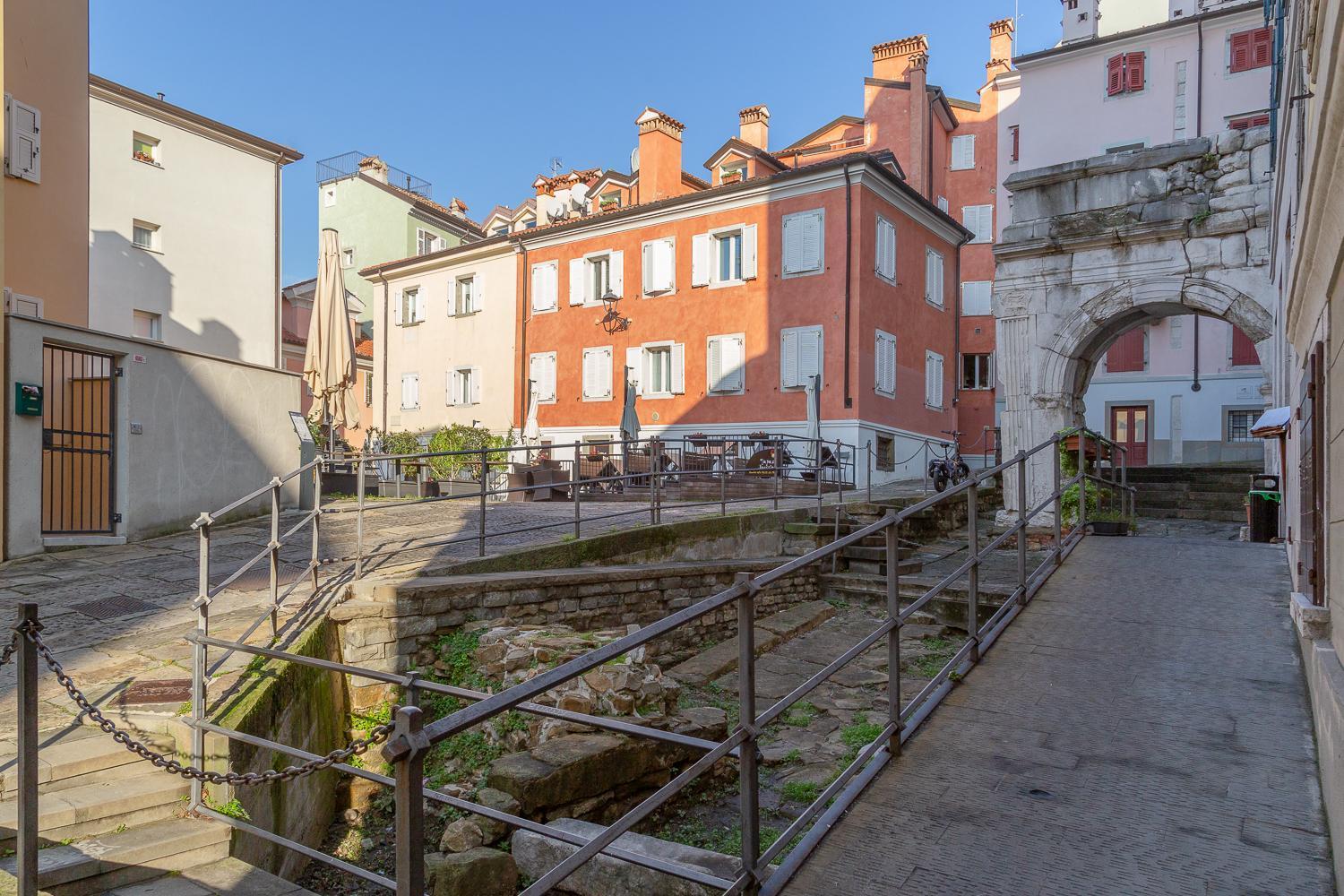 Casa Vacanze Penelope In Centro Storico Триест Экстерьер фото