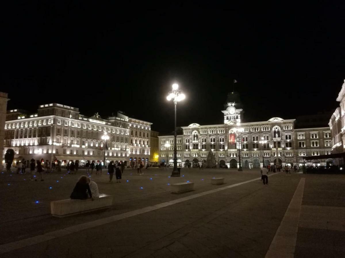 Casa Vacanze Penelope In Centro Storico Триест Экстерьер фото