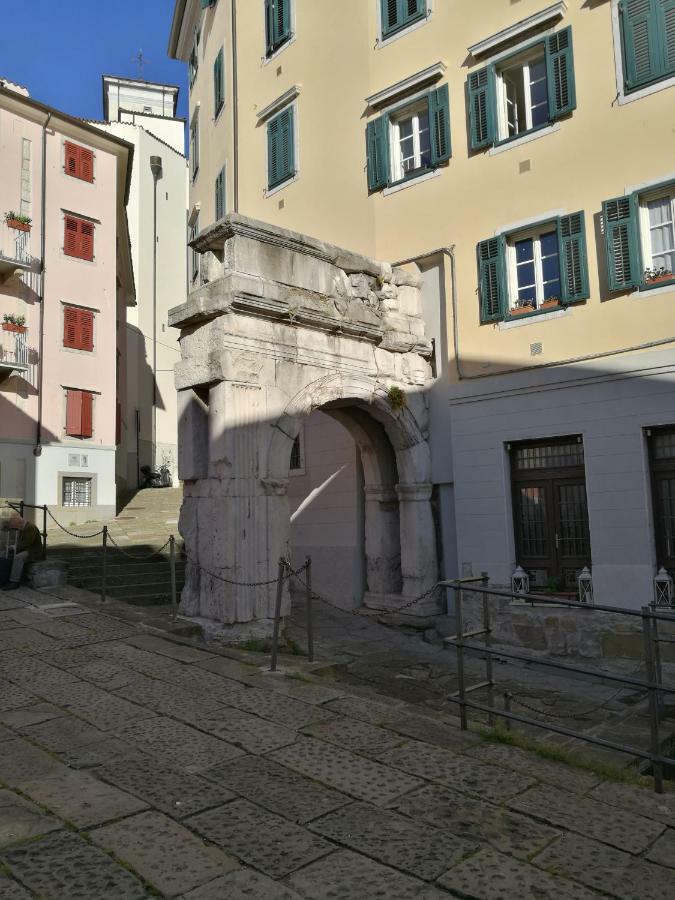 Casa Vacanze Penelope In Centro Storico Триест Экстерьер фото